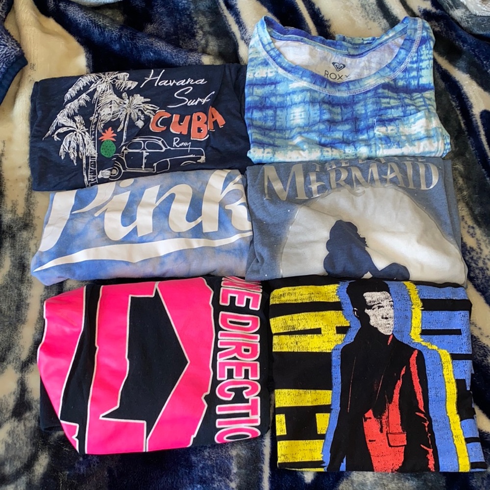 T-shirt clothing bundle